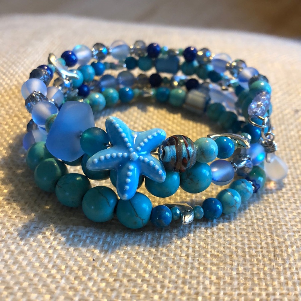 Handcrafted Dolphin gemstone bracelet - Picture 4 of 7